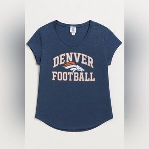 Denver Broncos NFL Team Apparel Women’s T-Shirt Size M Blue Graphic Tee